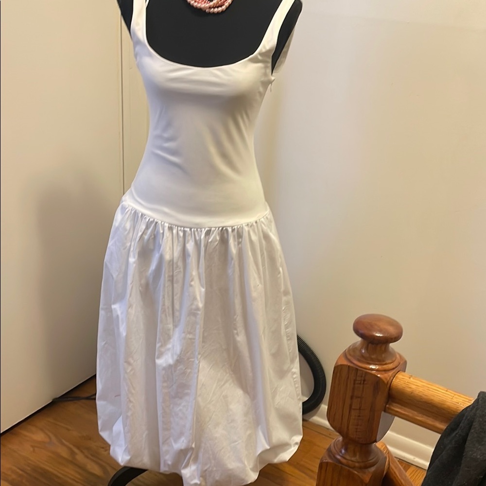 Elegant White Sleeveless Dress -new